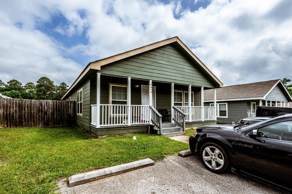 151 Varsity Circle, Huntsville, TX 77340
