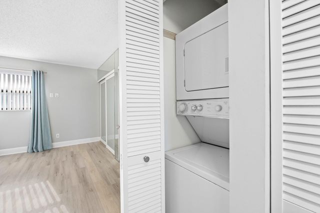 2127 NE 11th Avenue, Wilton Manors, FL 33305