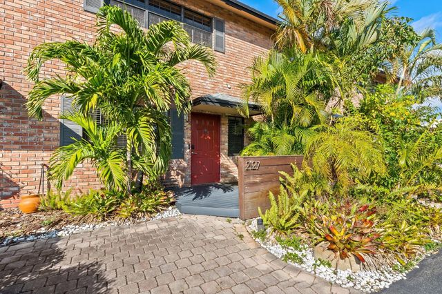 2127 NE 11th Avenue, Wilton Manors, FL 33305