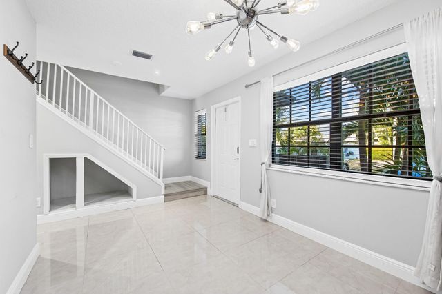 2127 NE 11th Avenue, Wilton Manors, FL 33305