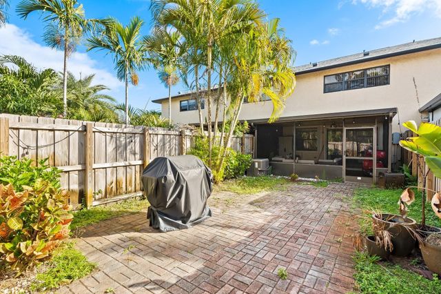 2127 NE 11th Avenue, Wilton Manors, FL 33305