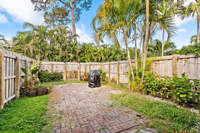 2127 NE 11th Avenue, Wilton Manors, FL 33305