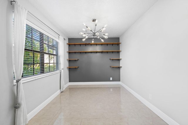 2127 NE 11th Avenue, Wilton Manors, FL 33305