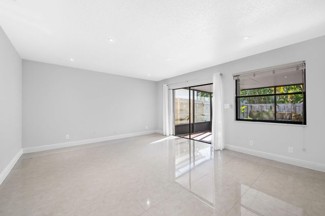 2127 NE 11th Avenue, Wilton Manors, FL 33305
