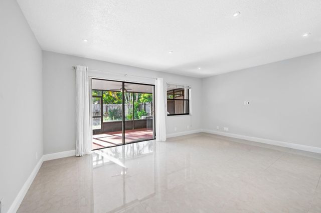 2127 NE 11th Avenue, Wilton Manors, FL 33305