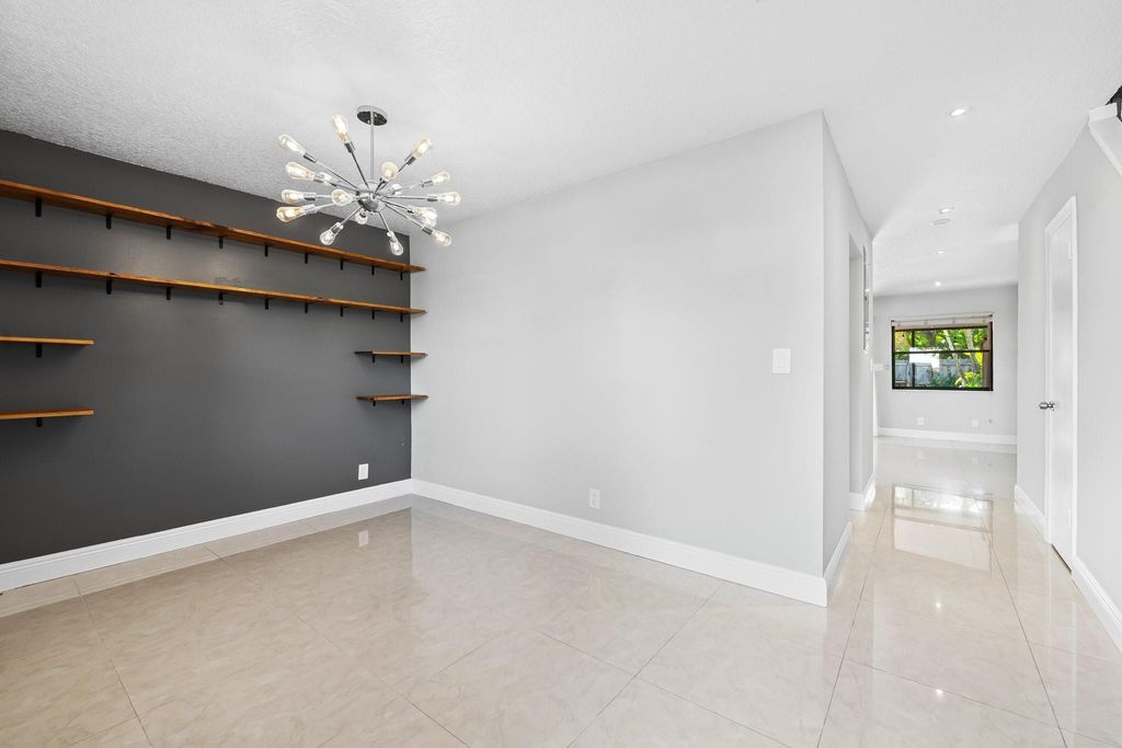 2127 NE 11th Avenue, Wilton Manors, FL 33305