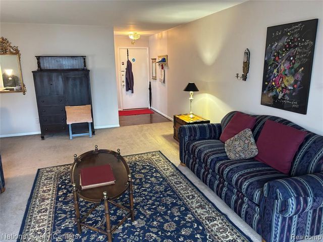 237 E Square Lake Road 8, Bloomfield Hills, MI 48302