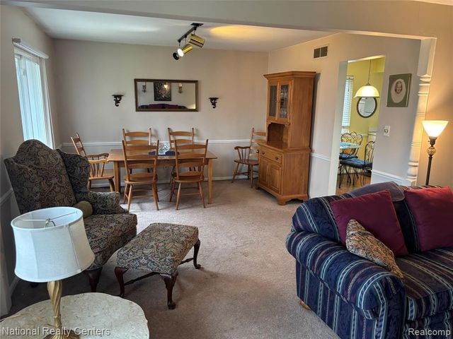 237 E Square Lake Road 8, Bloomfield Hills, MI 48302