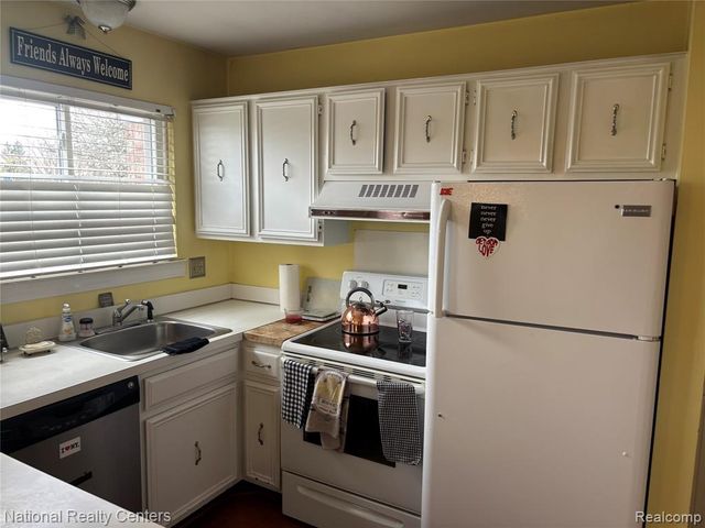 237 E Square Lake Road 8, Bloomfield Hills, MI 48302