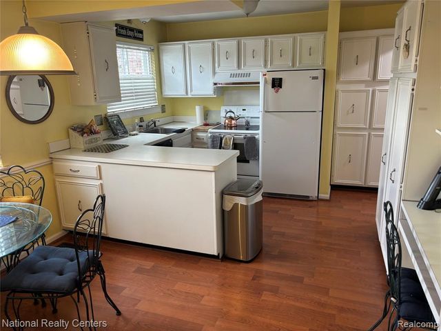 237 E Square Lake Road 8, Bloomfield Hills, MI 48302