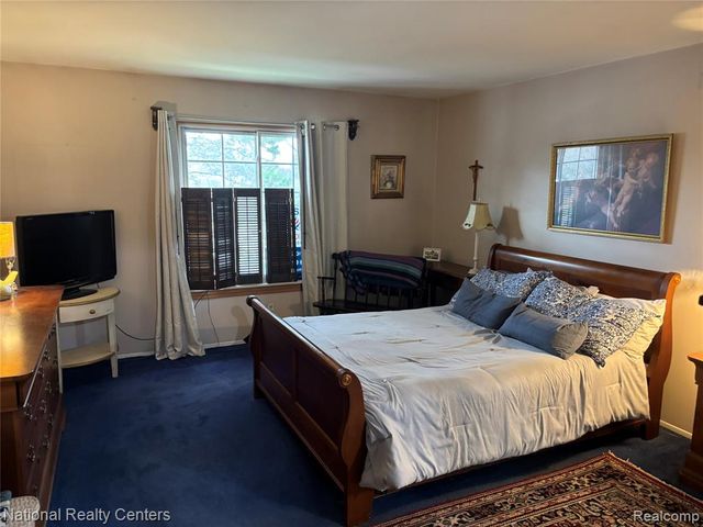 237 E Square Lake Road 8, Bloomfield Hills, MI 48302
