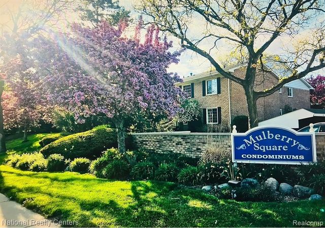 237 E Square Lake Road 8, Bloomfield Hills, MI 48302