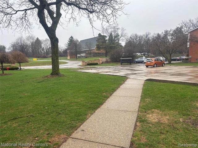 237 E Square Lake Road 8, Bloomfield Hills, MI 48302