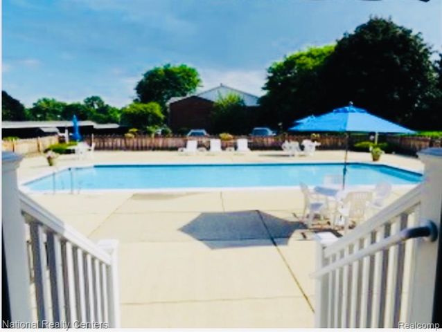 237 E Square Lake Road 8, Bloomfield Hills, MI 48302