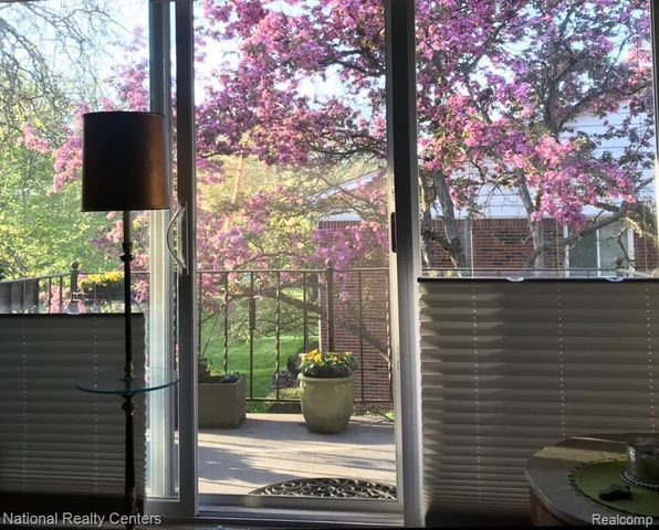 237 E Square Lake Road 8, Bloomfield Hills, MI 48302