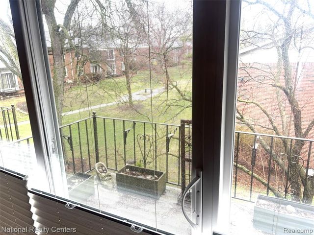 237 E Square Lake Road 8, Bloomfield Hills, MI 48302