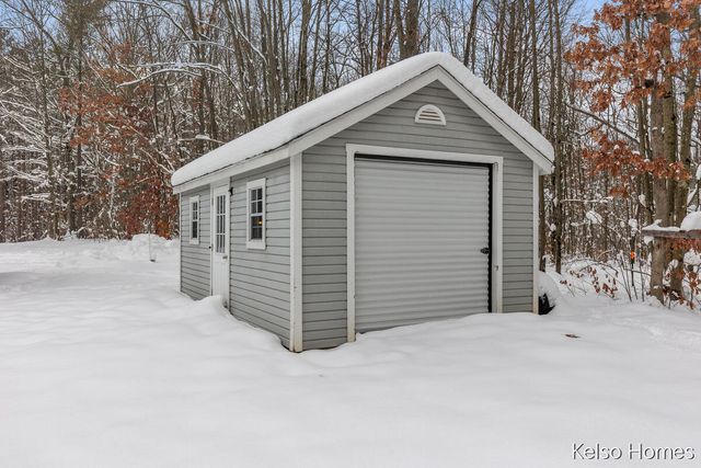 1072 N Bingham Avenue, White Cloud, MI 49349