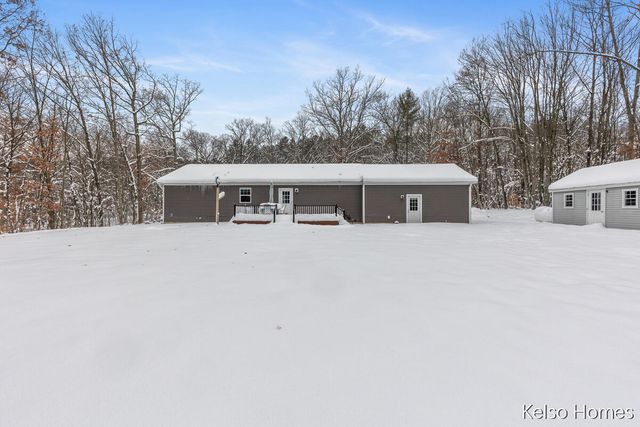1072 N Bingham Avenue, White Cloud, MI 49349