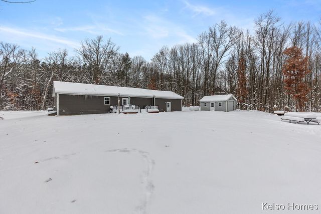 1072 N Bingham Avenue, White Cloud, MI 49349