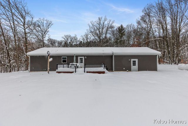 1072 N Bingham Avenue, White Cloud, MI 49349
