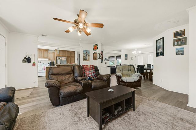 9222 Avenue C, Liverpool, TX 77577