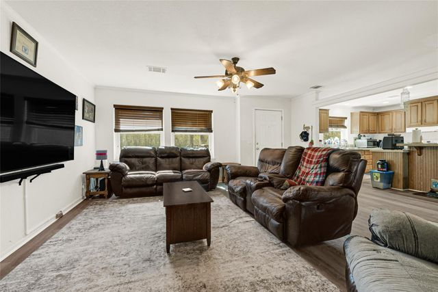 9222 Avenue C, Liverpool, TX 77577