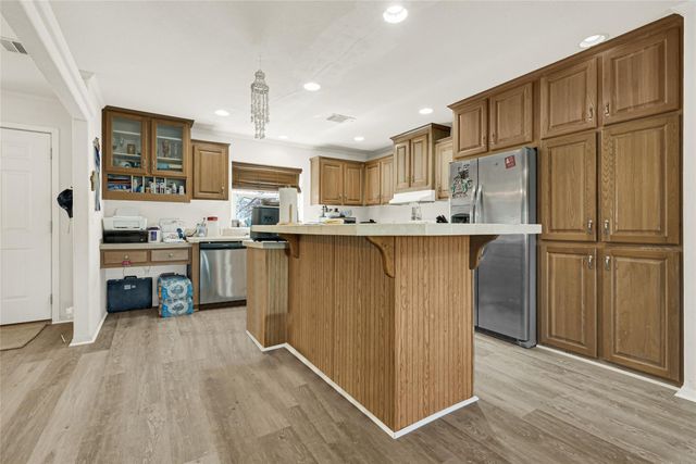 9222 Avenue C, Liverpool, TX 77577