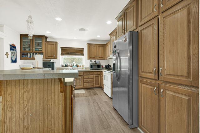 9222 Avenue C, Liverpool, TX 77577