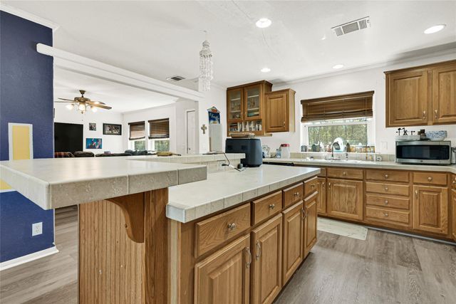 9222 Avenue C, Liverpool, TX 77577