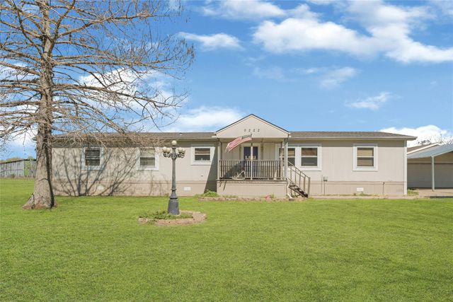 9222 Avenue C, Liverpool, TX 77577