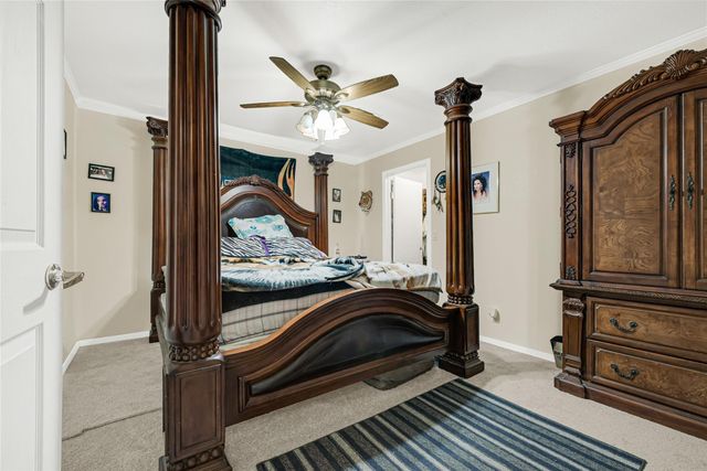 9222 Avenue C, Liverpool, TX 77577