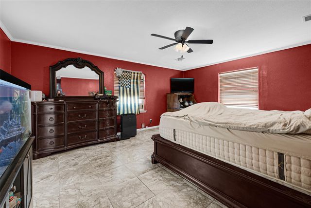 9222 Avenue C, Liverpool, TX 77577