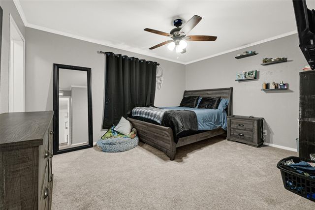 9222 Avenue C, Liverpool, TX 77577