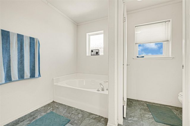 9222 Avenue C, Liverpool, TX 77577