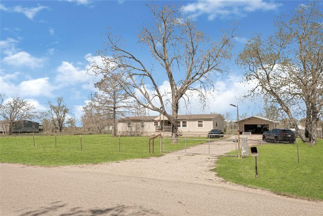 9222 Avenue C, Liverpool, TX 77577