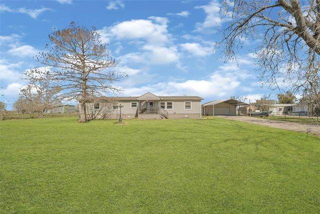 9222 Avenue C, Liverpool, TX 77577