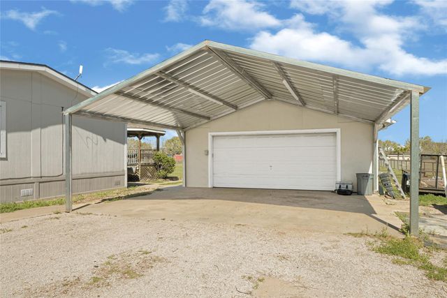 9222 Avenue C, Liverpool, TX 77577