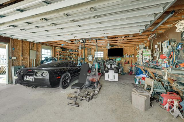 9222 Avenue C, Liverpool, TX 77577