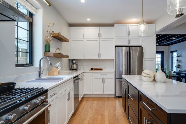 3501 W Beach Avenue, Chicago, IL 60651