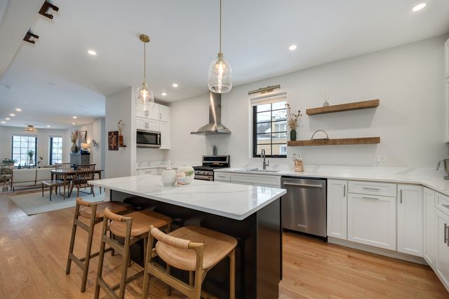 3501 W Beach Avenue, Chicago, IL 60651