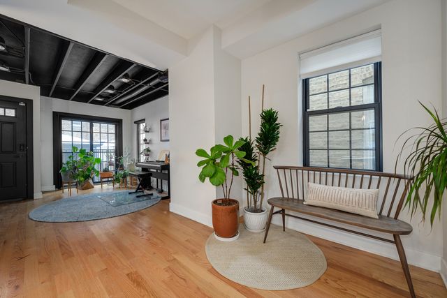 3501 W Beach Avenue, Chicago, IL 60651