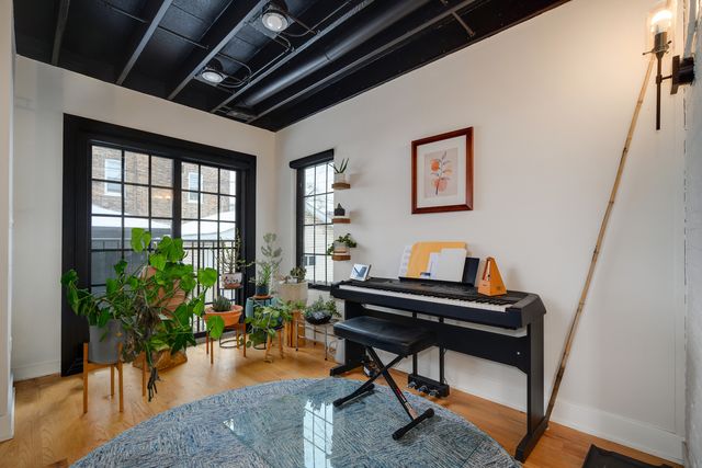 3501 W Beach Avenue, Chicago, IL 60651