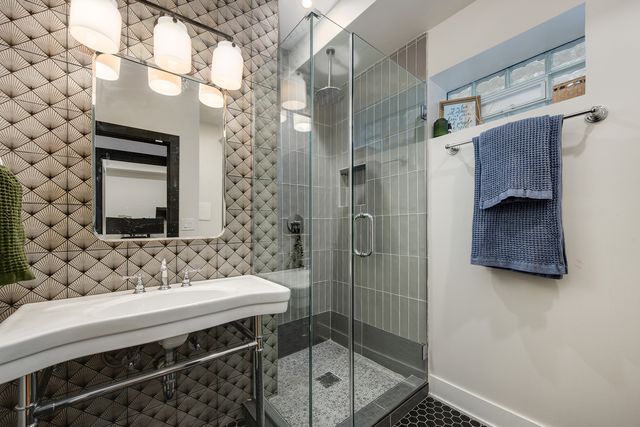 3501 W Beach Avenue, Chicago, IL 60651