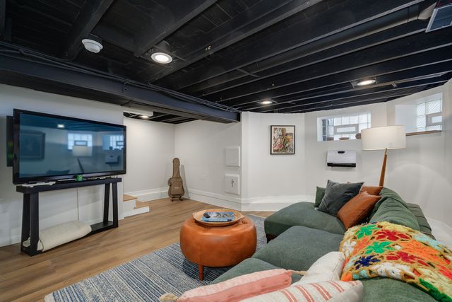 3501 W Beach Avenue, Chicago, IL 60651