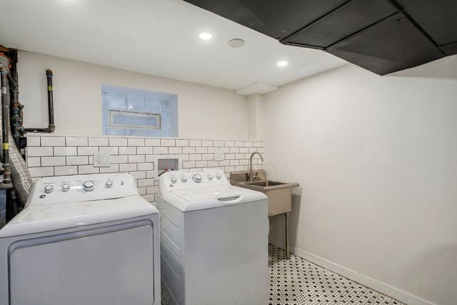 3501 W Beach Avenue, Chicago, IL 60651