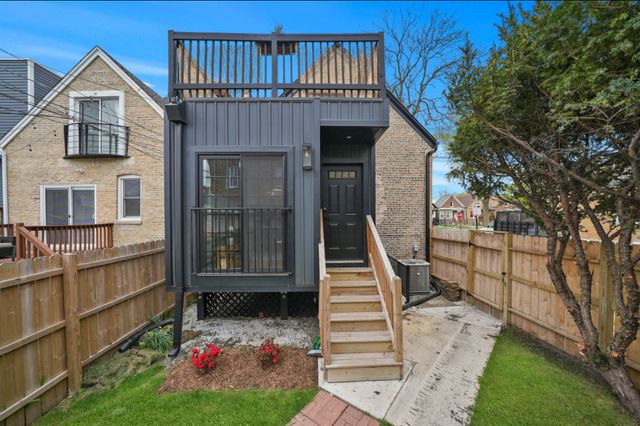 3501 W Beach Avenue, Chicago, IL 60651