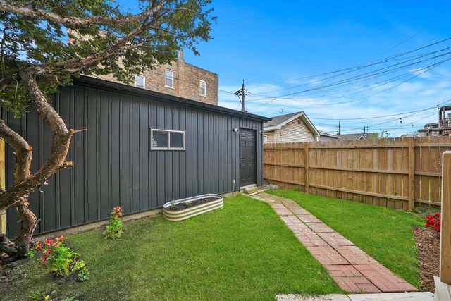 3501 W Beach Avenue, Chicago, IL 60651