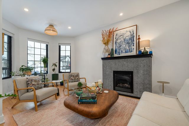 3501 W Beach Avenue, Chicago, IL 60651