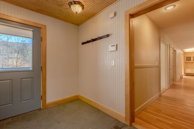 360 Mending Walls Road, Manchester, VT 05255