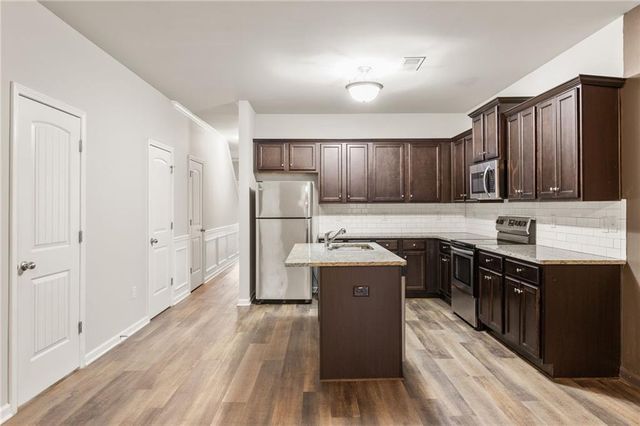 4497 Ravenwood Drive, Union City, GA 30291